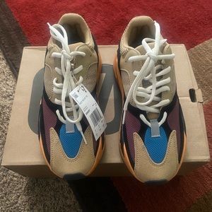 Yeezy boost 700